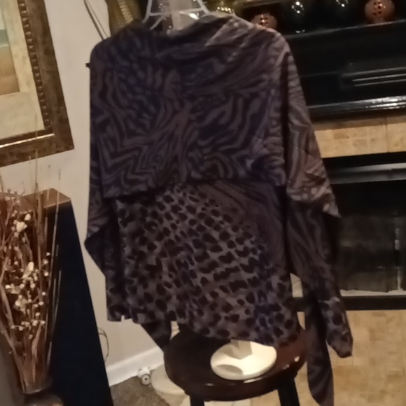NWOT CHICO'S Black Label brown/black animal print caped blouse Size XS - Picture 8 of 10